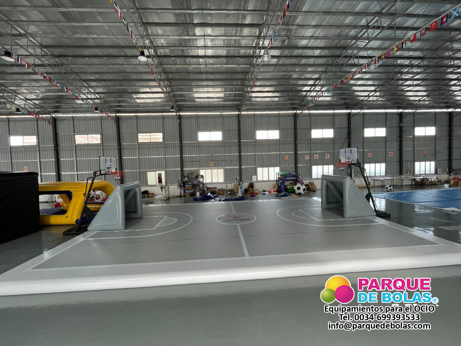 https://parquedebolas.com/images/productos/peq/campo%20de%20f%C3%BAtbol%20y%20basket%20hinchable%20en%20blanco%202.jpg