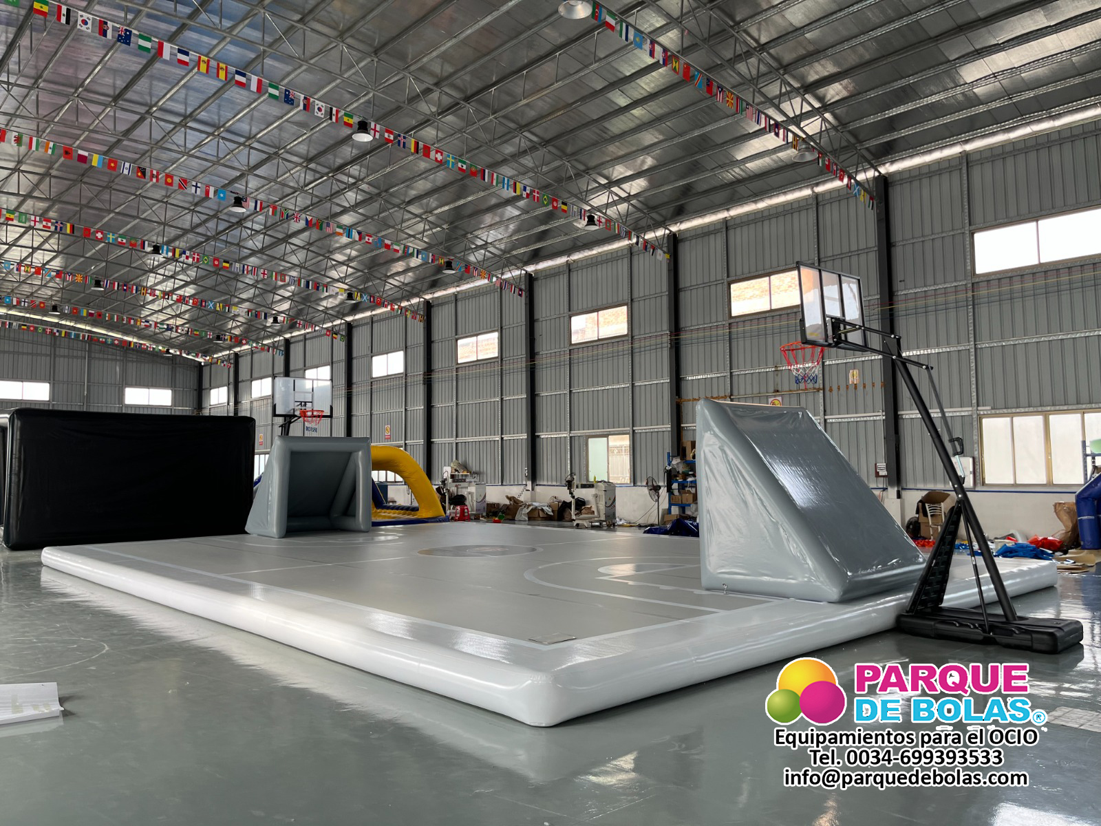 https://parquedebolas.com/images/productos/peq/campo%20de%20f%C3%BAtbol%20y%20basket%20hinchable%20en%20blanco.jpg