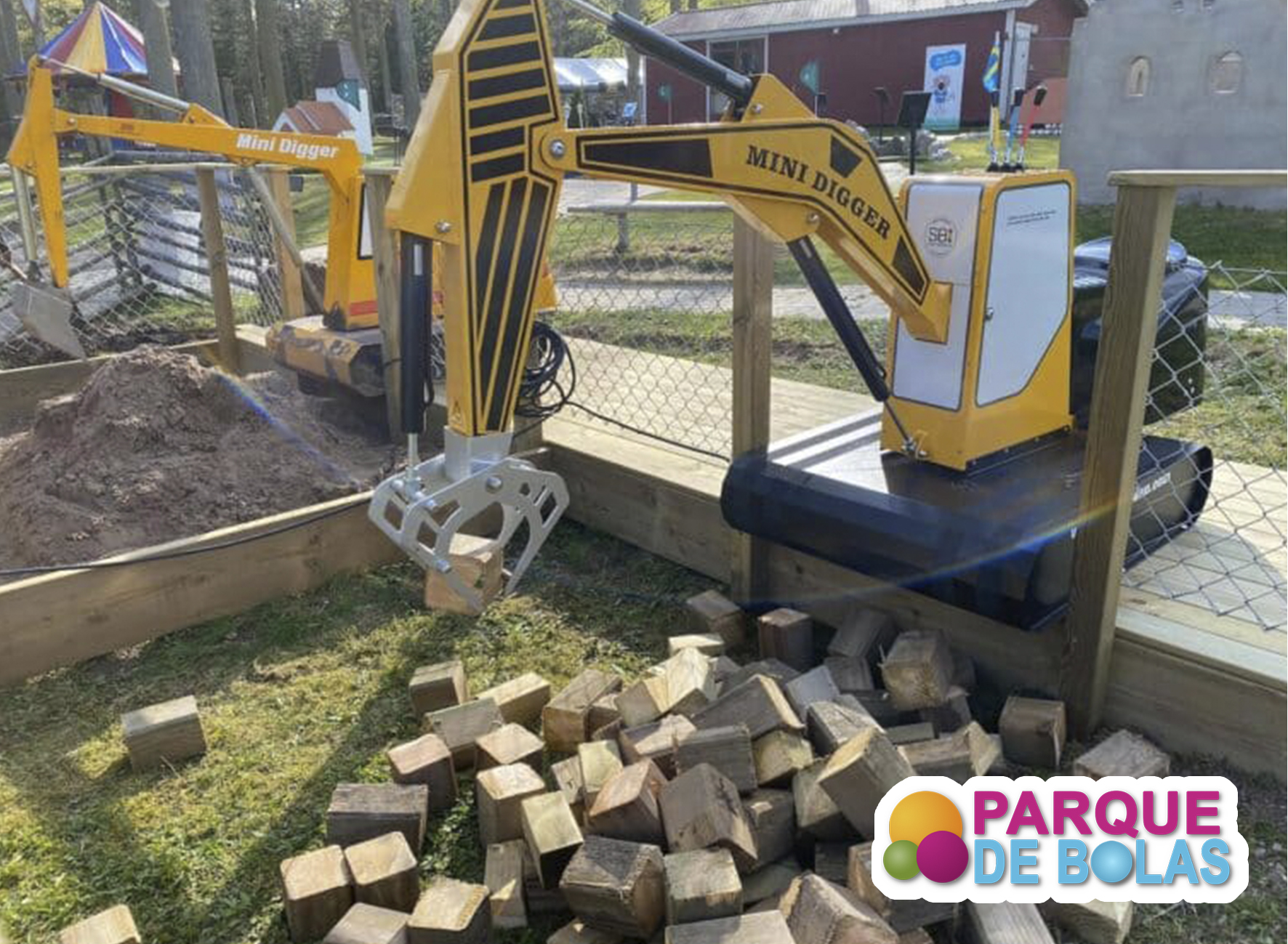 https://parquedebolas.com/images/productos/peq/excavadora%20con%20pinza%202.jpg