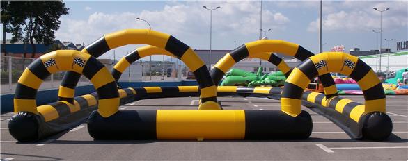 https://parquedebolas.com/images/productos/peq/hinchable%20circuito%20de%20karts%209053%209x20.jpg