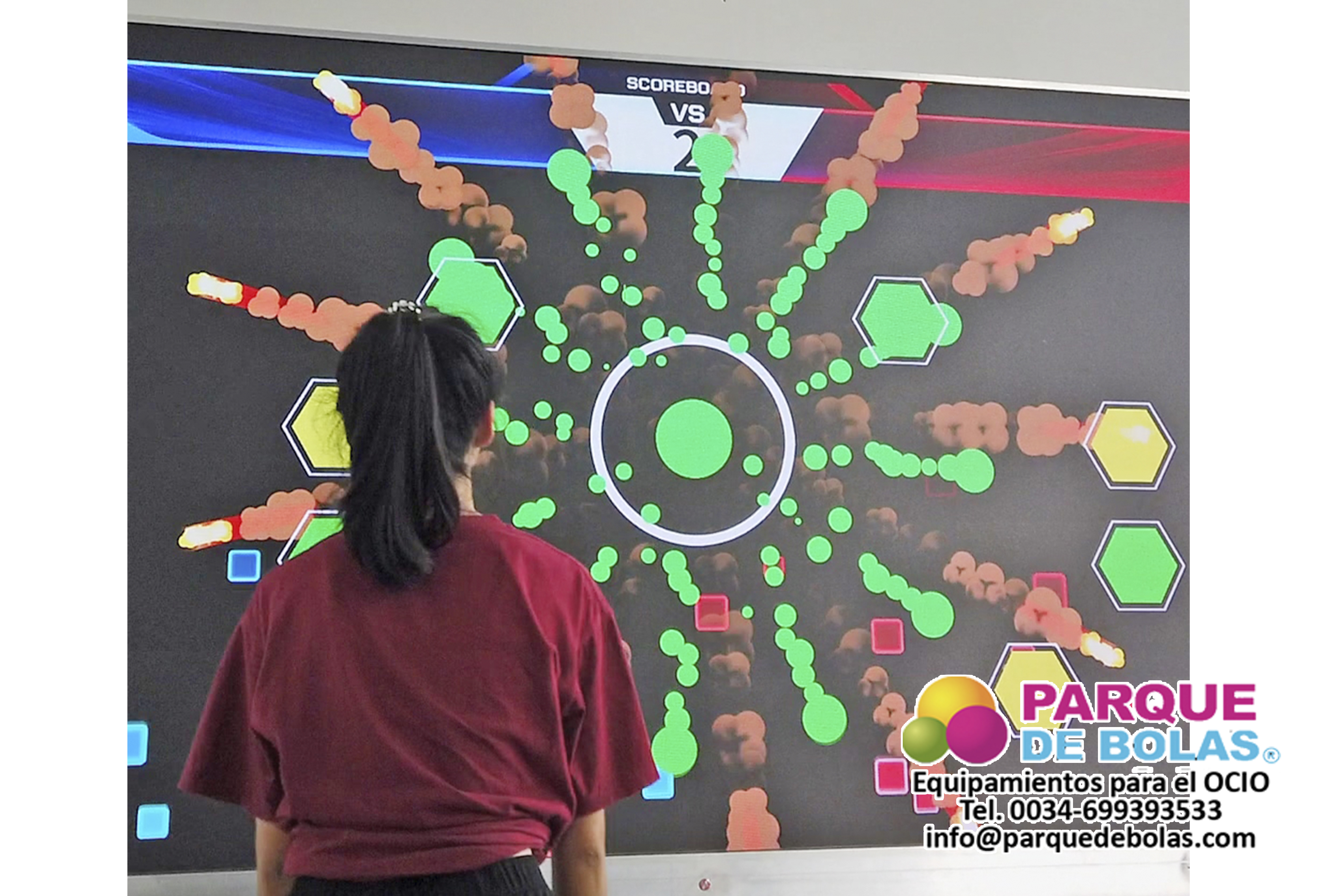 https://parquedebolas.com/images/productos/peq/pantalla%20LED%20interactiva%20con%20juegos%20interactivos.jpg