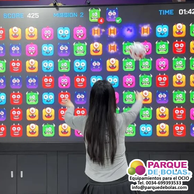 https://parquedebolas.com/images/productos/peq/pantalla%20led%20interactiva%20con%20juegos%20parque%20de%20bolas%203.jpg