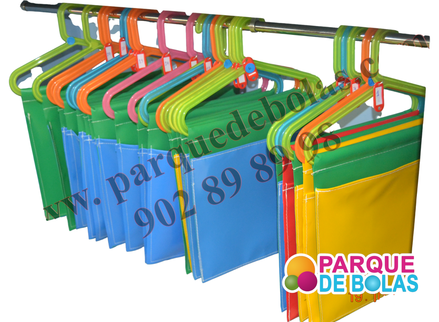https://parquedebolas.com/images/productos/peq/perchas%20parque%20de%20bolas%20%281%29.png