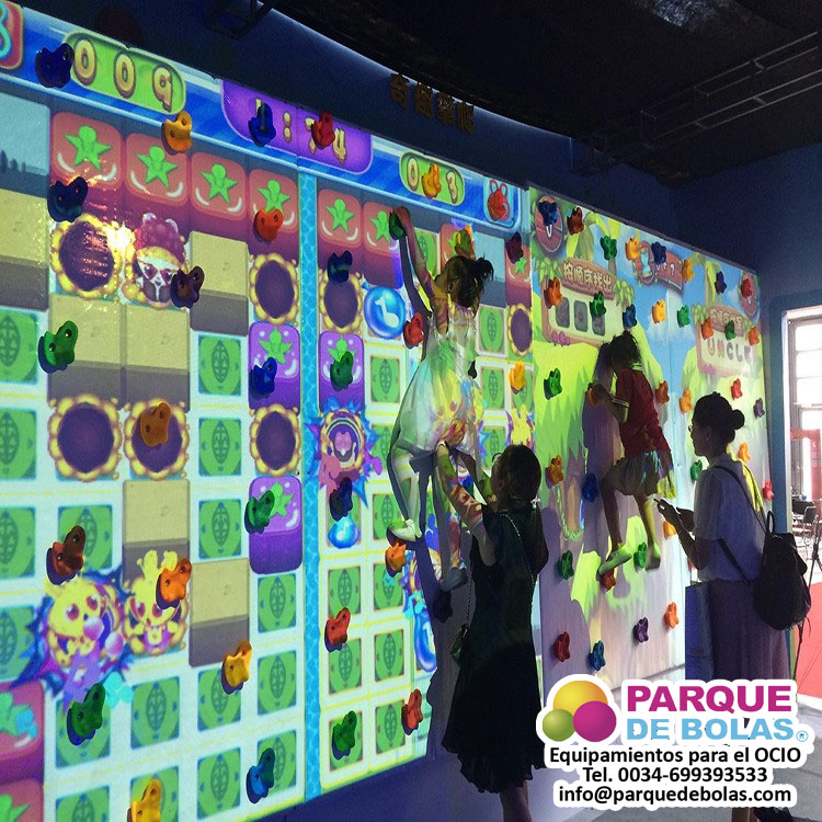 https://parquedebolas.com/images/productos/peq/rocodromo%20interactivo%203.jpg