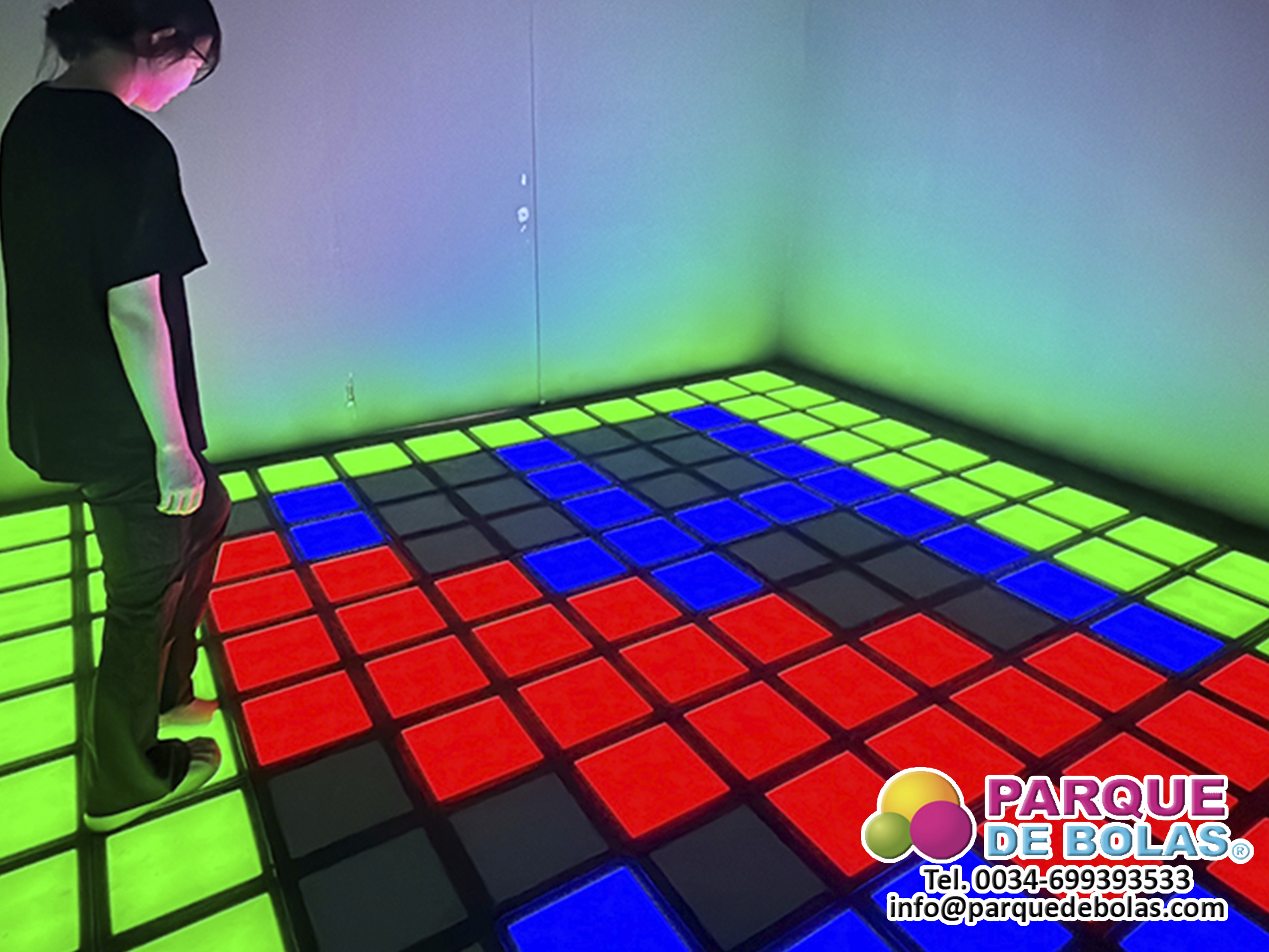 https://parquedebolas.com/images/productos/peq/suelo%20led%20juego%20parque%20de%20bolas.jpg